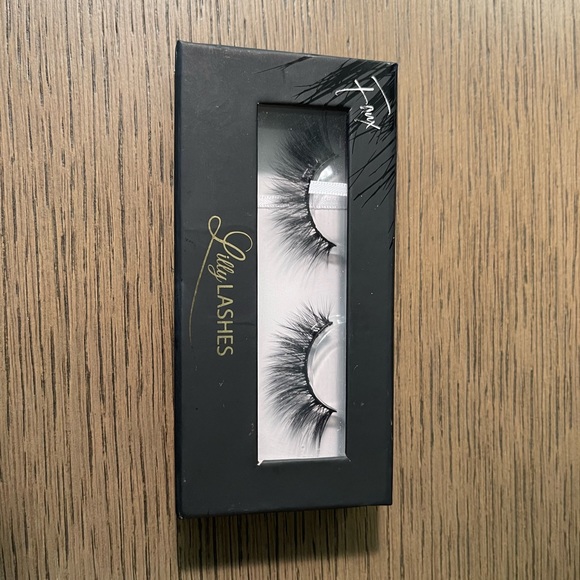 LillyLashes in “Marisa” - Picture 2 of 5